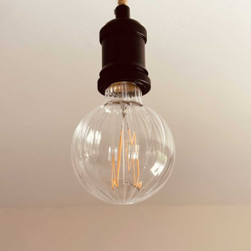 Ampoule LED E27 striée D9.5cm pour luminaire