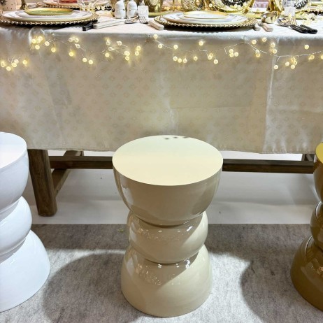 Bout de canapé en métal laqué sable